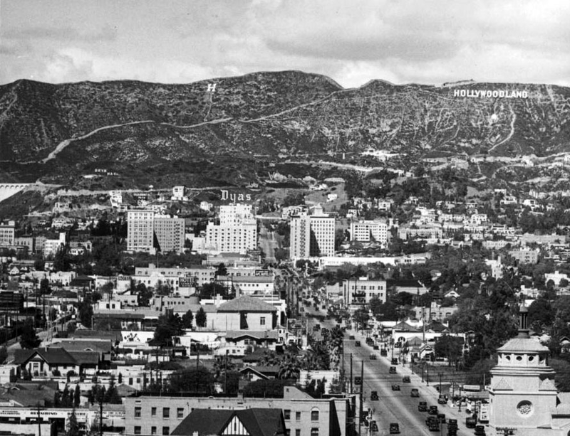 Illustration for article titled The Hollywood Sign Originally Read "HOLLYWOODLAND"